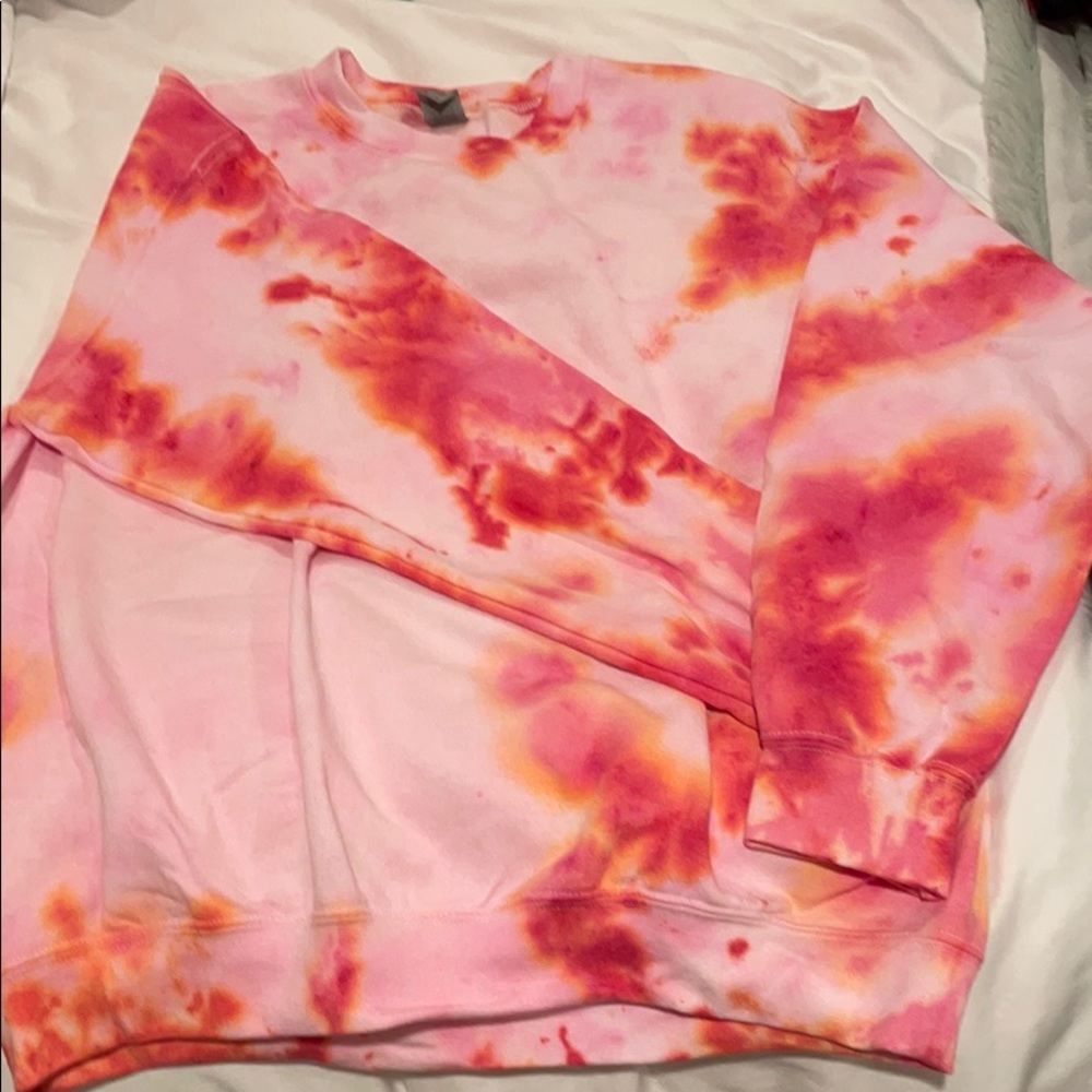 tie dye crew neck size large